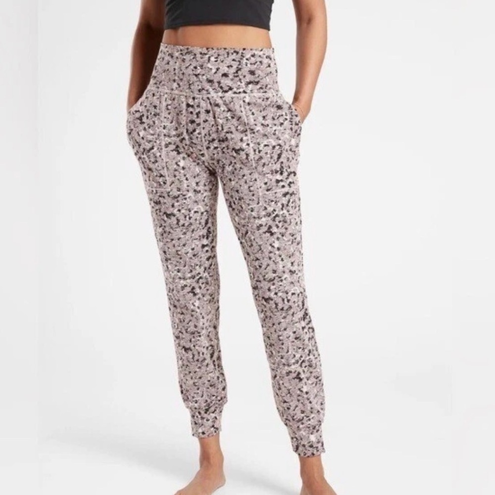 Athleta Salutation Textured Jogger XXS Mauve Black Animal Print High Rise Pocket